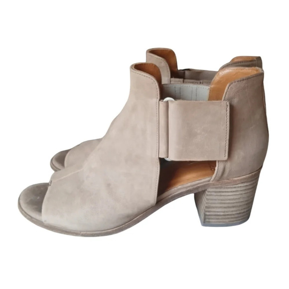 Coclico Neutral Tan Zephira Heeled Sandal Made in Spain Size 38 8 Stacked Heel - Picture 3 of 7